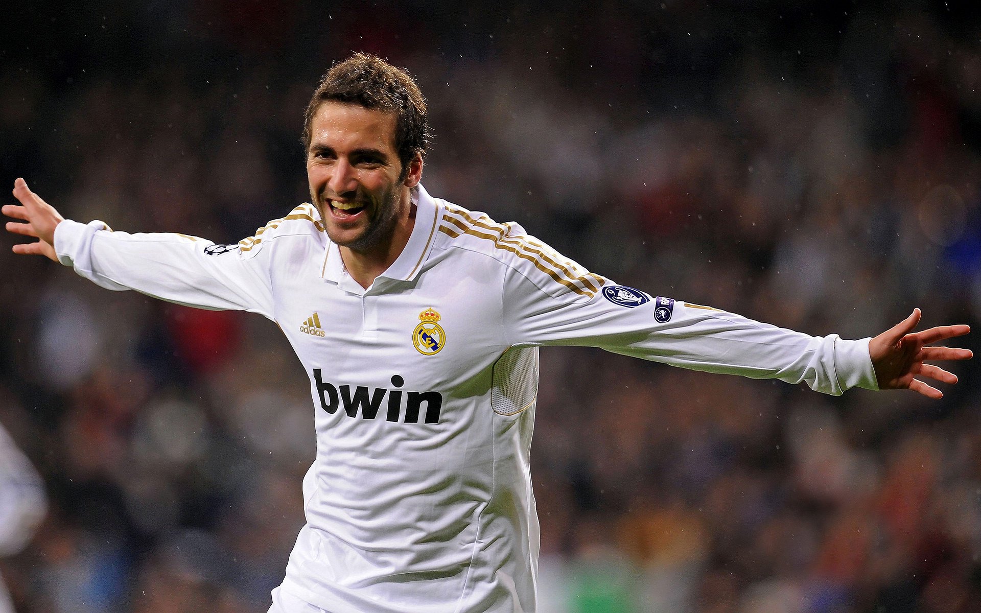 勒沃库森客场惜败，积分暂时稳定，勒沃库森球队